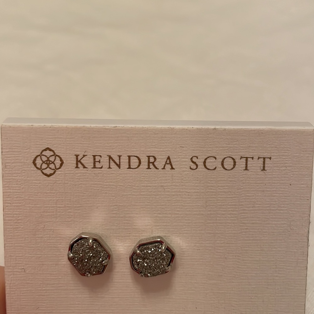 Kendra Scott gunmetal / silver / gray stud earrings. Never worn.